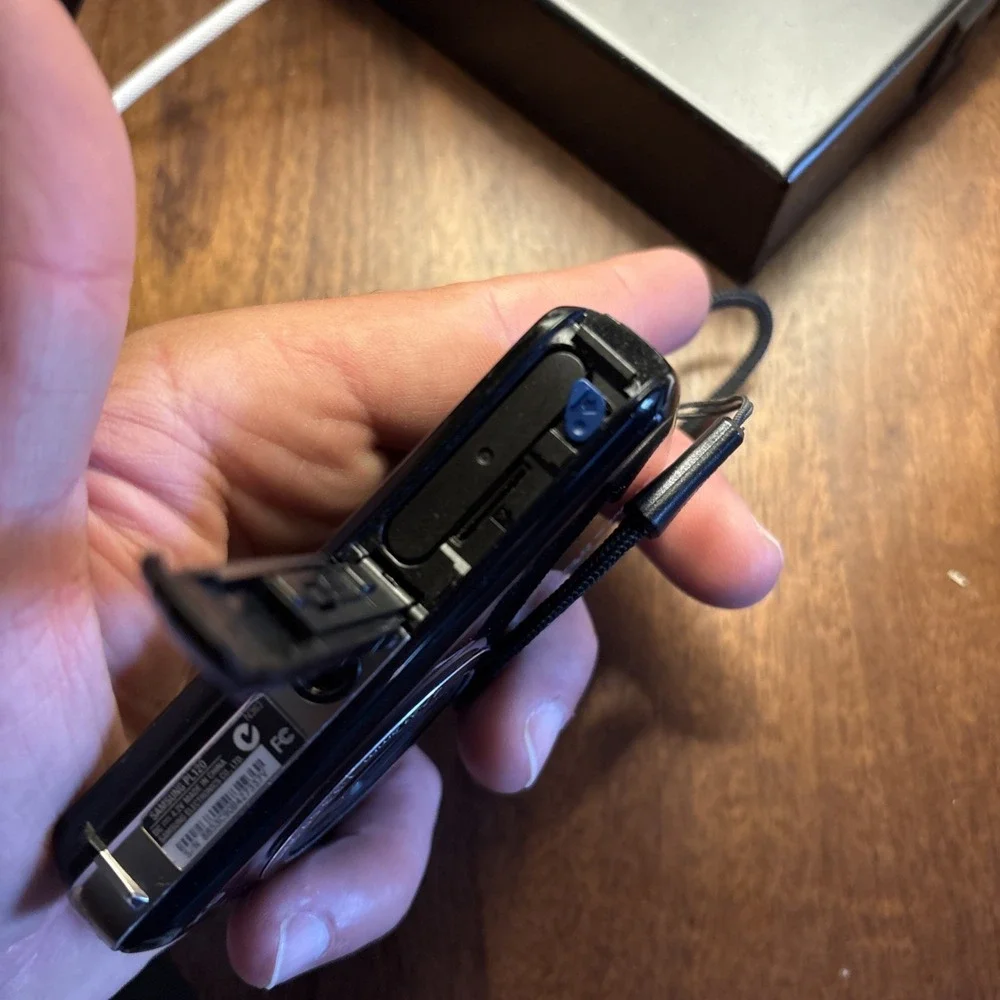 Samsung PL Series PL120 14.2MP Digital Camera Black AS IS Parts or Repair